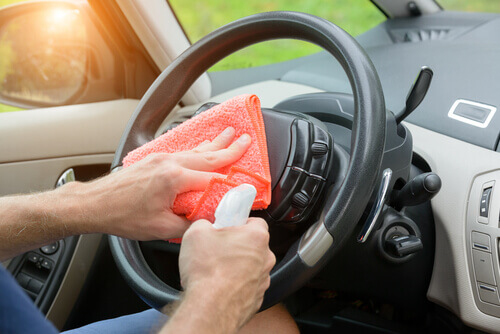 HOW TO CLEAN STEERING WHEEL LEATHER THE EASY WAY?